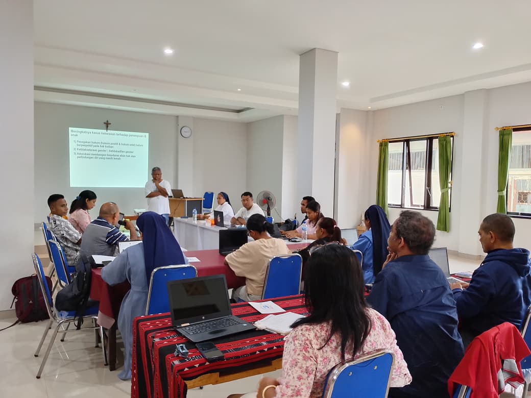 Di Pertemuan Hari Kedua, TRUK F Maumere Bedah Empat Akar Masalah Renstra Menggunakan Analisis Sosial